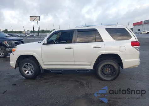 2011 Toyota 4Runner Sr5 V6 z USA, uszkodzony, nr VIN JTEZU5JR6B5022642